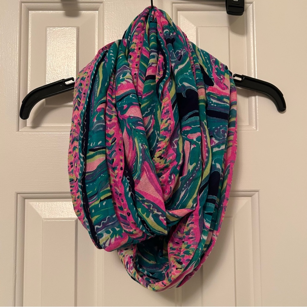 Lilly Pulitzer Riley Loop Infinity Scarf Don't Leave Me Hanging Tropical Print